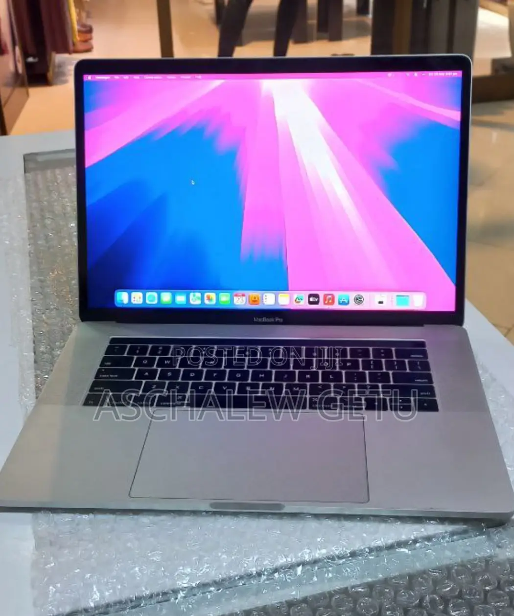 New Laptop Apple MacBook Pro 2017 8GB Intel Core I7 SSD 256GB