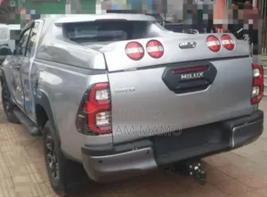 Toyota Hilux 2022 Silver