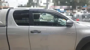 Toyota Hilux 2022 Silver