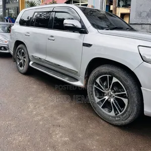 Toyota Land Cruiser 2022 Silver
