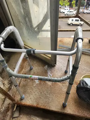 Photo - Walker管道best Medical Walker䐭受walker肢軟wheelchair寄給wheelchair廟會wheelchai