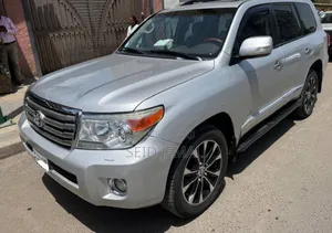 Photo - Toyota Land Cruiser 2015 Silver