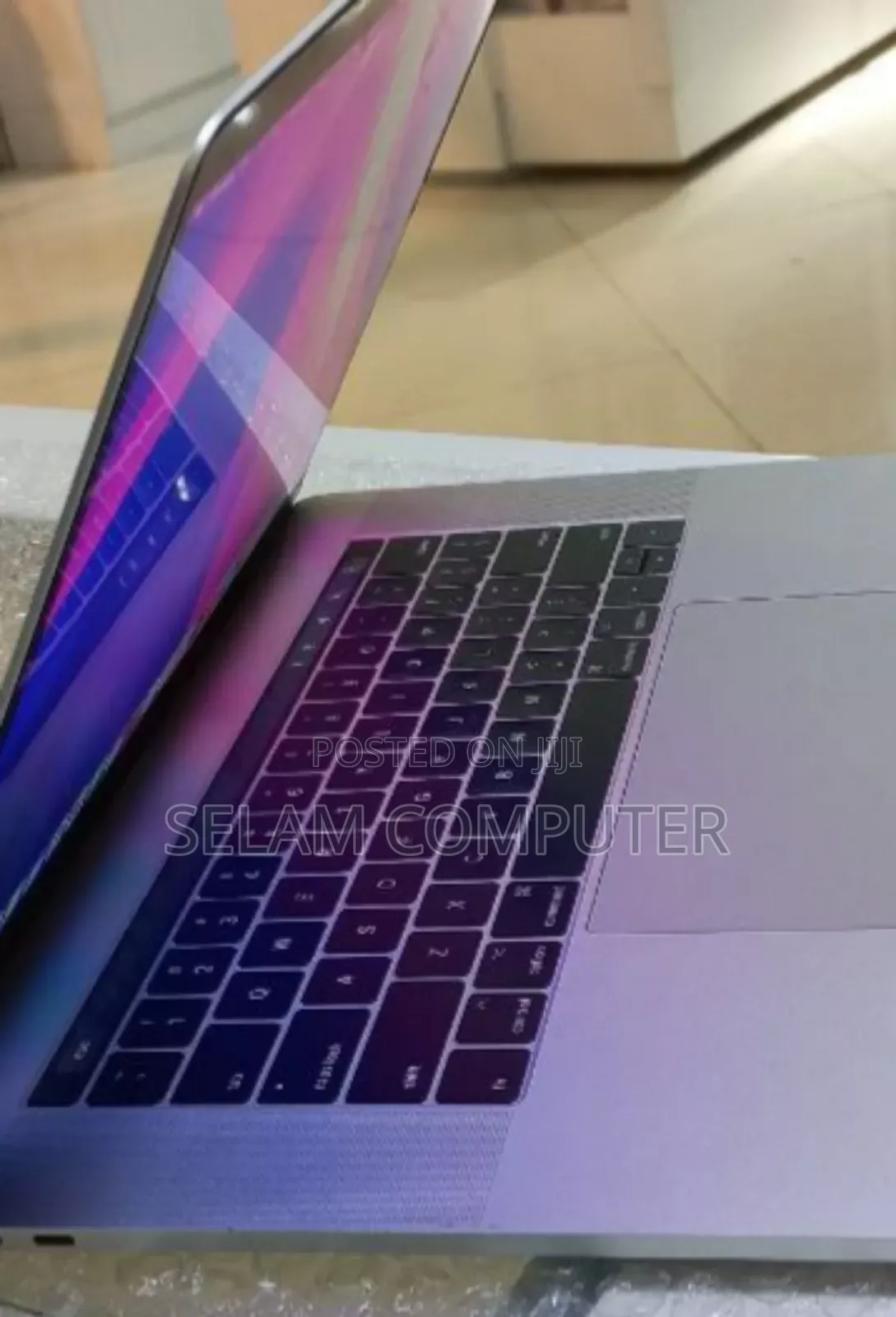 New Laptop Apple MacBook Pro 2017 16GB Intel Core I7 SSD 256GB