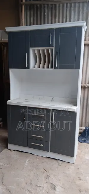 Photo - አራት መሳቢያ ያለው ኪችን