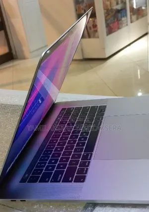 New Laptop Apple MacBook Pro 2017 16GB Intel Core I7 SSD 256GB