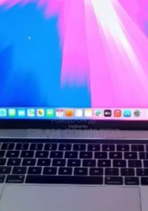 New Laptop Apple MacBook Pro 2017 16GB Intel Core I7 SSD 256GB