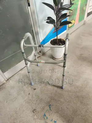 Photo - Medical Walker吞噬almunium Walker邗你foldable Walker管制walker膽小new Walker