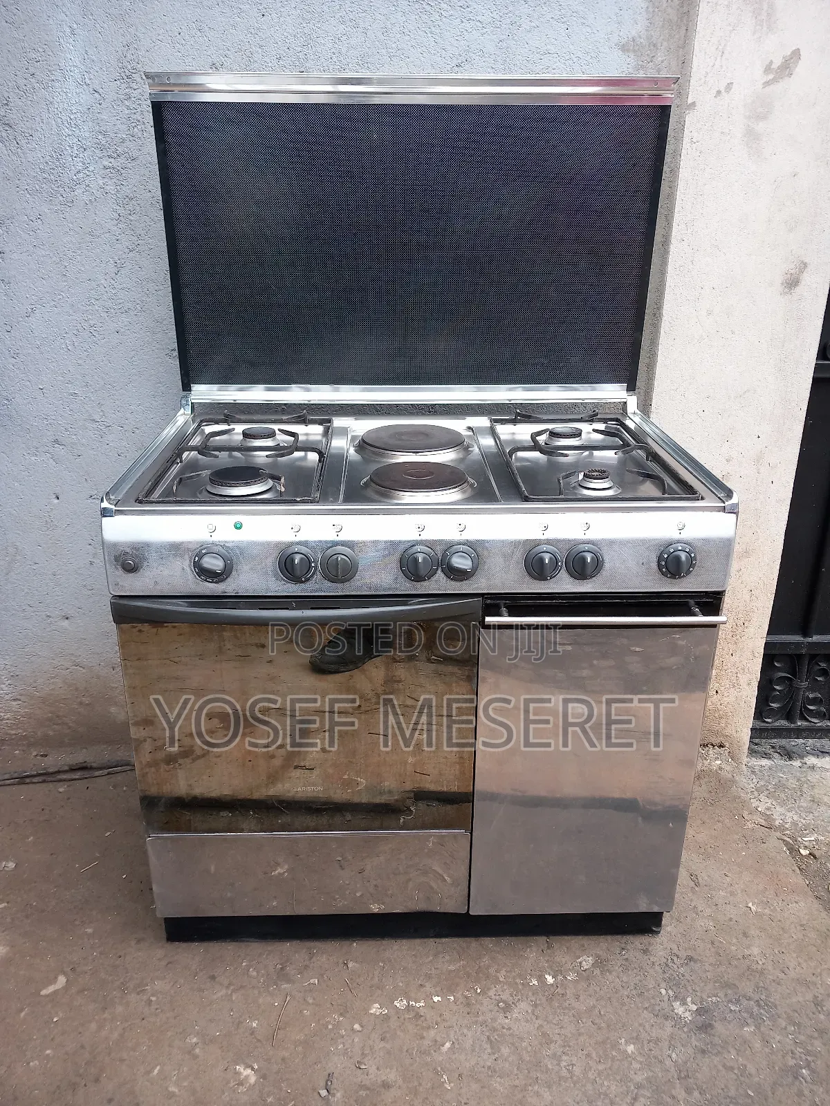 Ariston Standing Stove With Oven