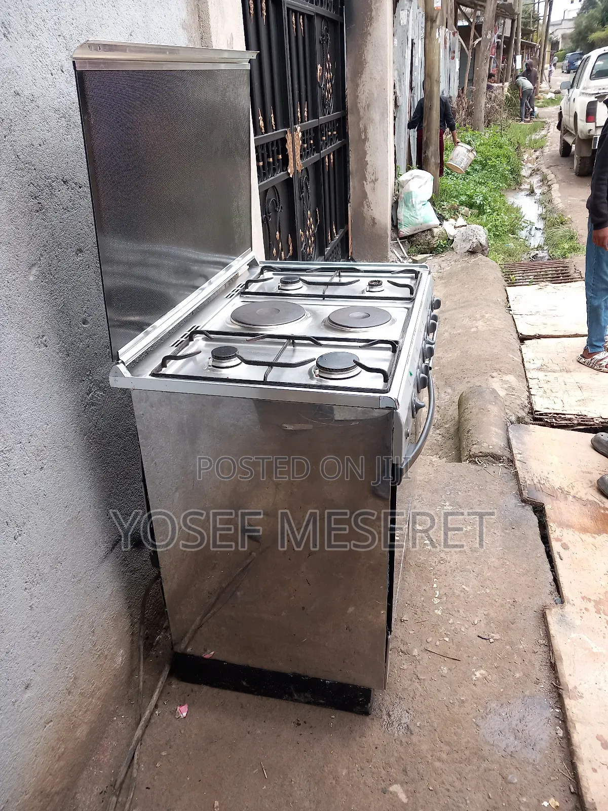 Ariston Standing Stove With Oven