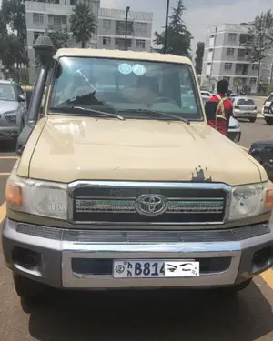 Photo - Toyota Land Cruiser 2012 Gold