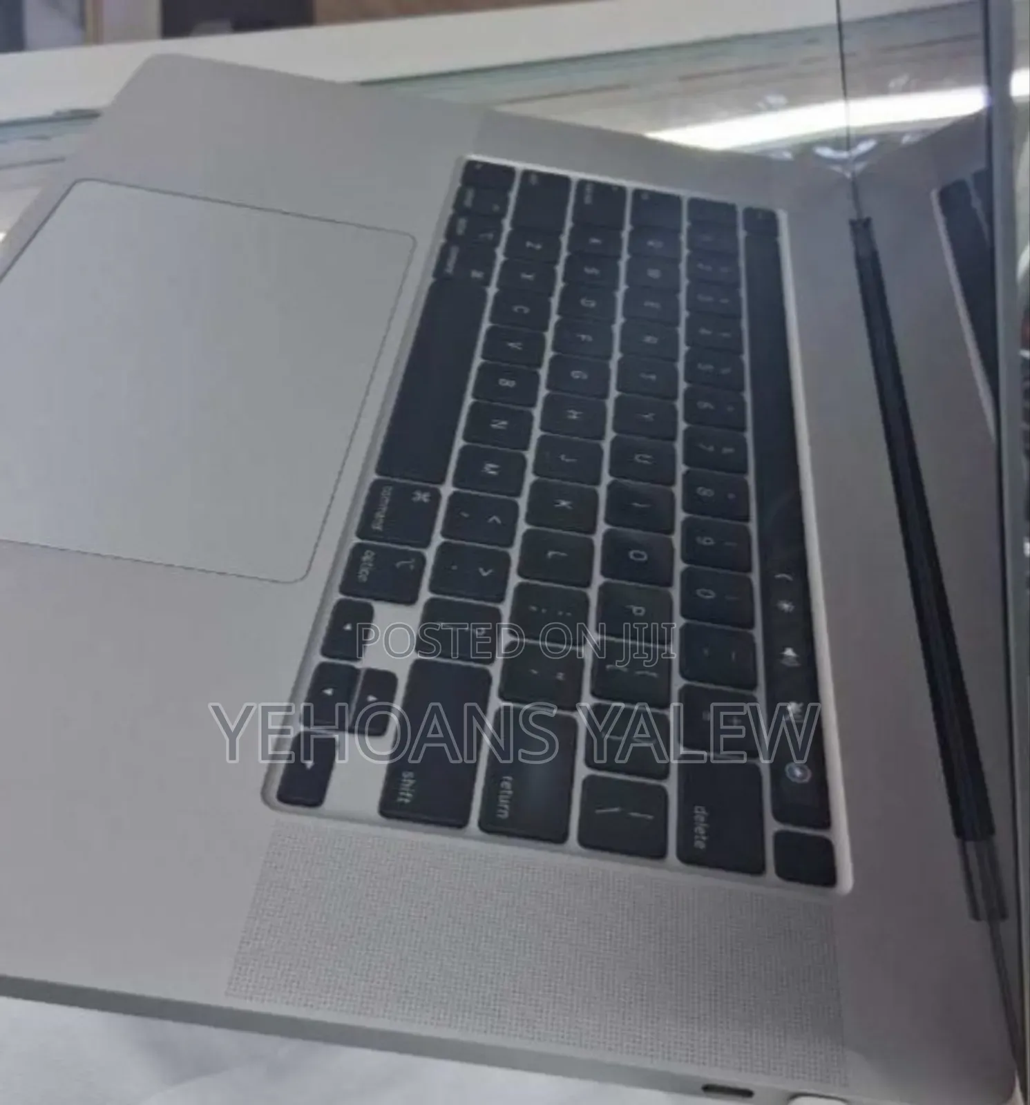New Laptop Apple MacBook Pro 2019 16GB Intel Core I7 SSD 512GB