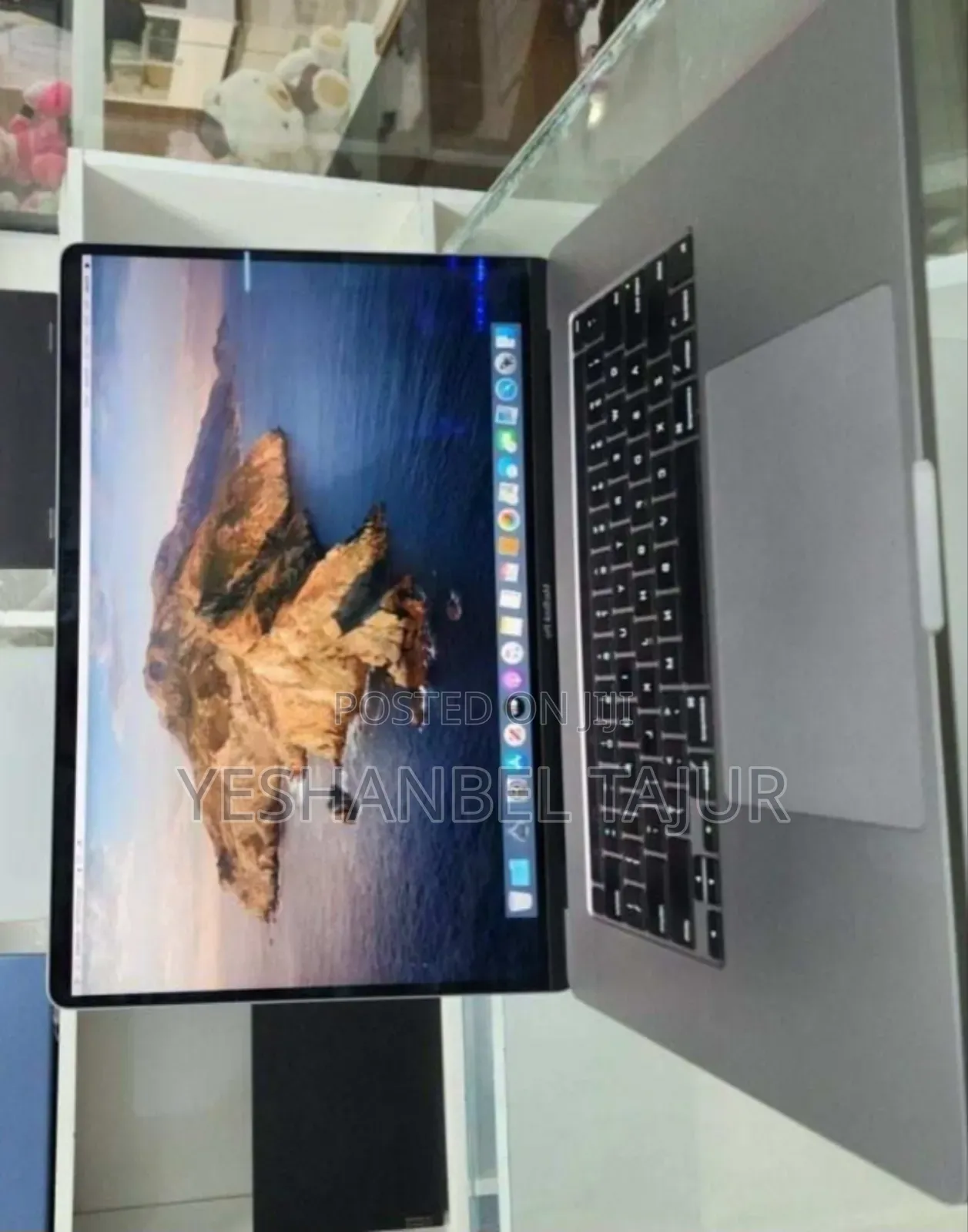 New Laptop Apple MacBook Pro M1 32GB Intel Core I9 SSD 512GB