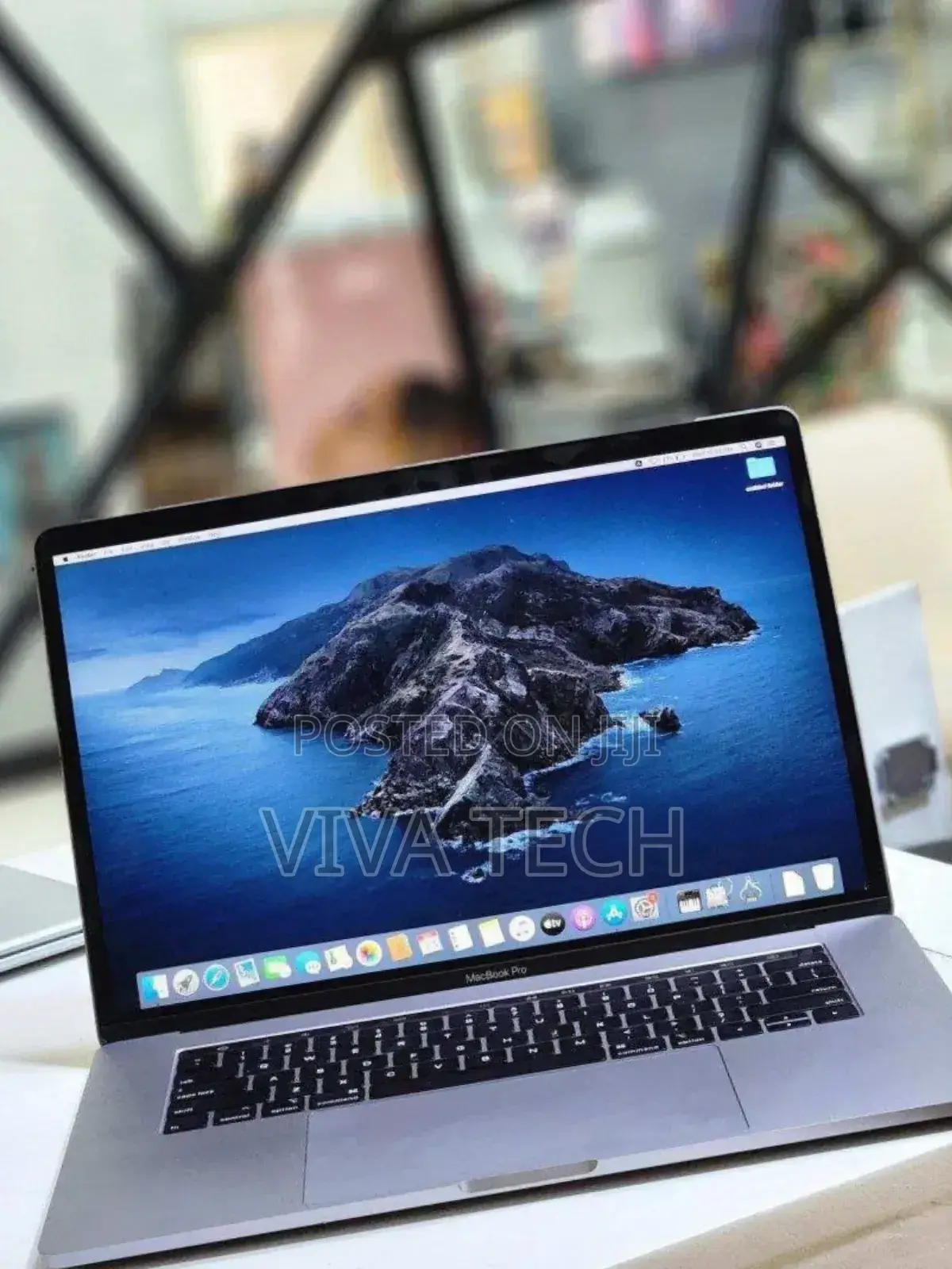 New Laptop Apple MacBook Pro 2019 16GB Intel Core I7 SSD 512GB