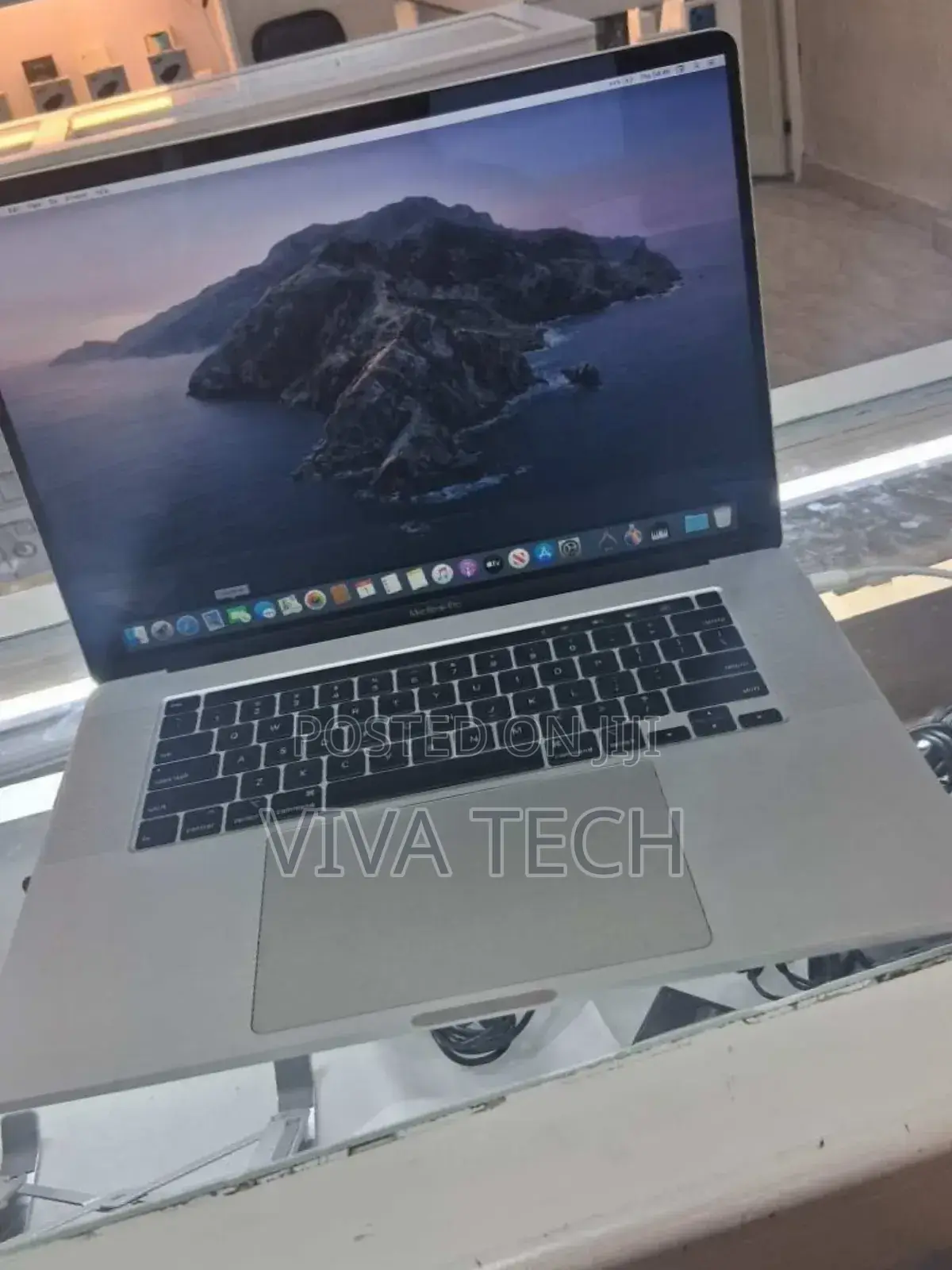 New Laptop Apple MacBook Pro 2019 16GB Intel Core I7 SSD 512GB