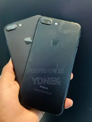 Photo - Apple iPhone 7 Plus 128 GB Black