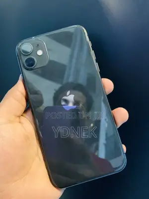 Photo - Apple iPhone 11 64 GB Black