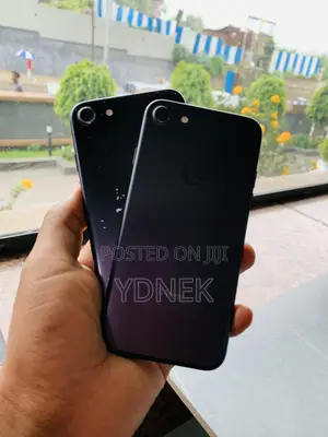 Photo - Apple iPhone 7 128 GB Black