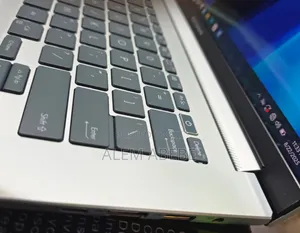 New Laptop Asus Zenbook 14 UX434 16GB Intel Core I7 SSD 512GB