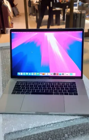 New Laptop Apple MacBook Pro 2017 16GB Intel Core I7 SSD 256GB