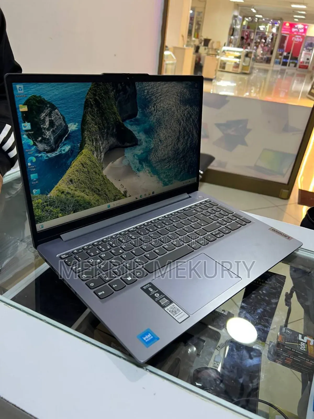 New Laptop Lenovo 4GB Intel Core I3 HDD 128GB