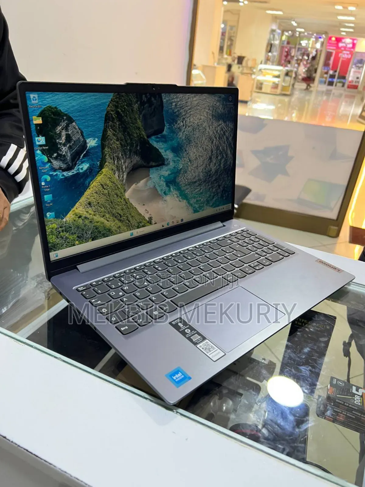 New Laptop Lenovo 4GB Intel Core I3 HDD 128GB