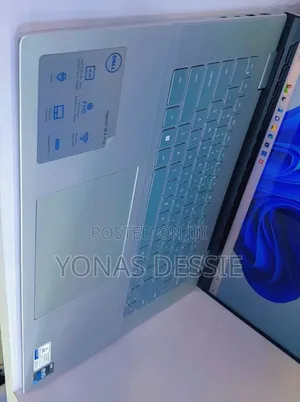 Photo - New Laptop Dell Inspiron 16 5620 16GB Intel Core I7 SSD 1T