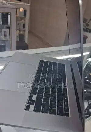 New Laptop Apple MacBook Pro 2019 16GB Intel Core I7 SSD 512GB