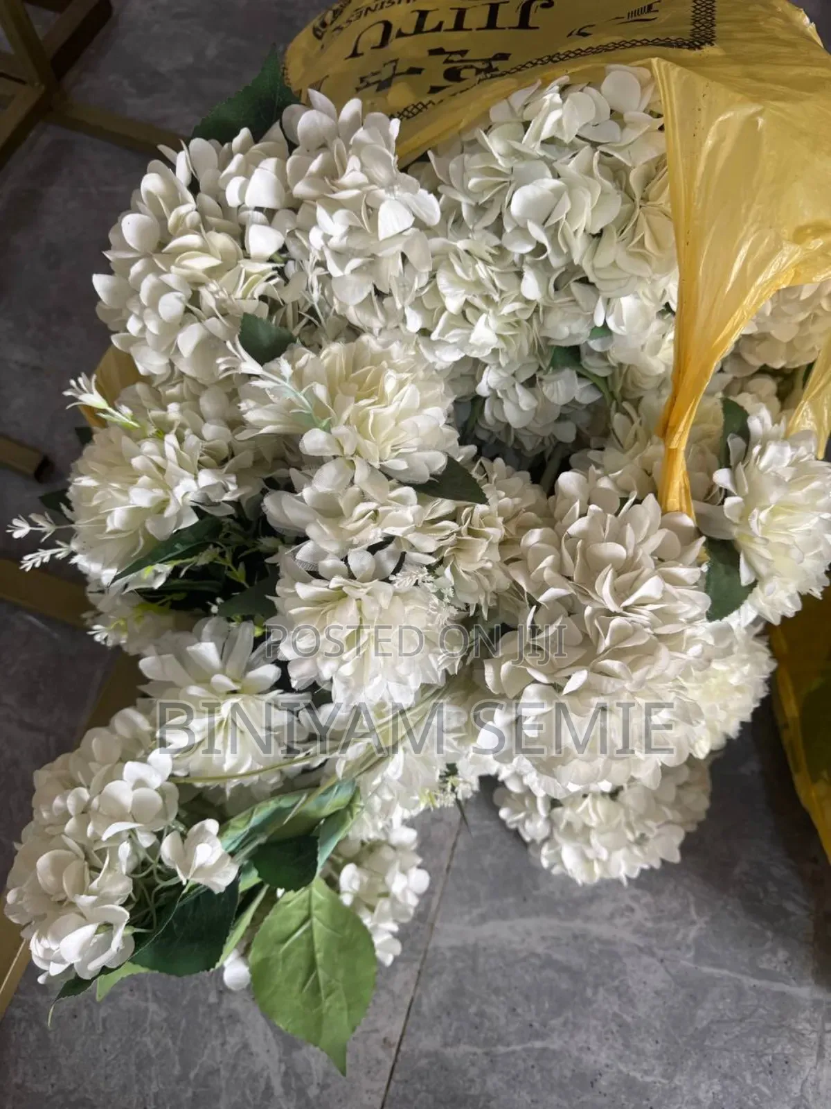 ዲኮር እቃዋች አንድ ላይ የሚሸጥ