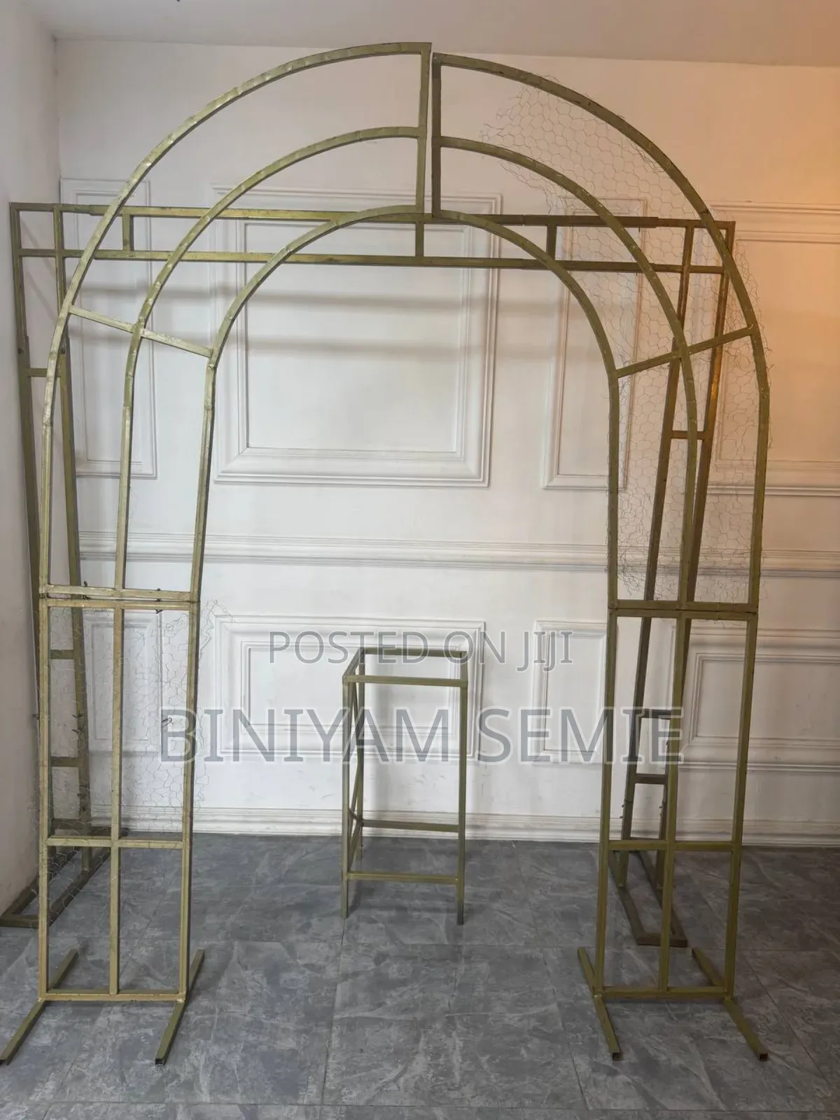 ዲኮር እቃዋች አንድ ላይ የሚሸጥ