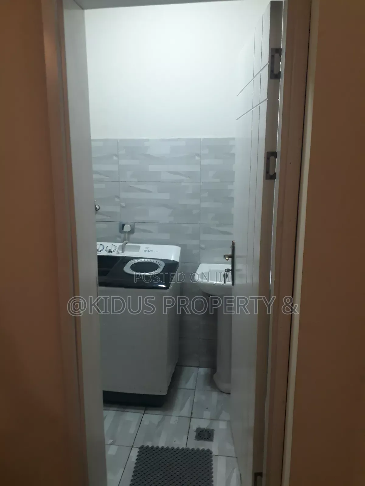 Furnished 1bdrm Apartment in Amigos, Nifas Silk-Lafto for rent