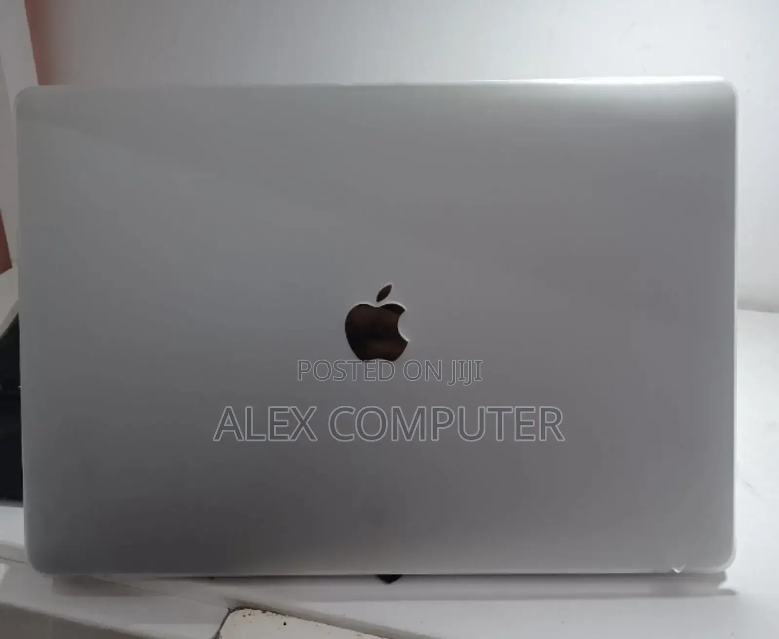 New Laptop Apple MacBook Pro 2018 32GB Intel Core I9 SSD 1T