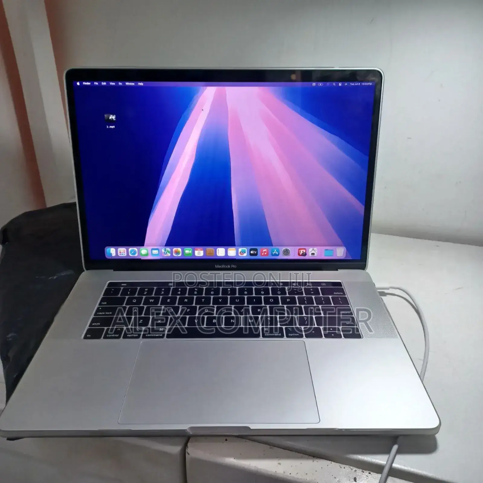 New Laptop Apple MacBook Pro 2018 32GB Intel Core I9 SSD 1T