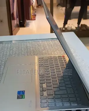 New Laptop Asus Vivobook 16 16GB Intel Core I5 SSD 512GB