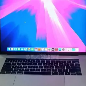 New Laptop Apple MacBook Pro 2017 16GB Intel Core I7 SSD 256GB