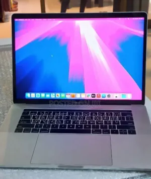 Photo - New Laptop Apple MacBook Pro 2017 16GB Intel Core I7 SSD 256GB