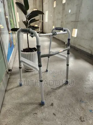 Photo - Walker腔內foldable Walking Frame网我brand New Walker胂不walker肋我walking Aid
