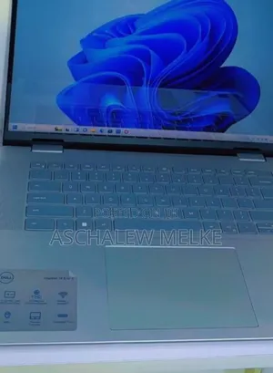 Photo - New Laptop Dell Inspiron 16 5620 16GB Intel Core I7 SSD 1T