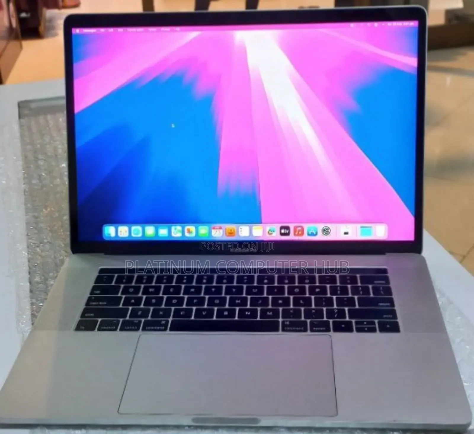 New Laptop Apple MacBook Pro 2017 16GB Intel Core I7 SSD 256GB