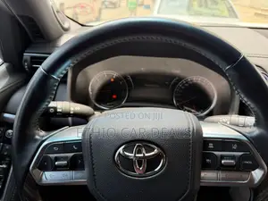 Toyota Land Cruiser 2023 White