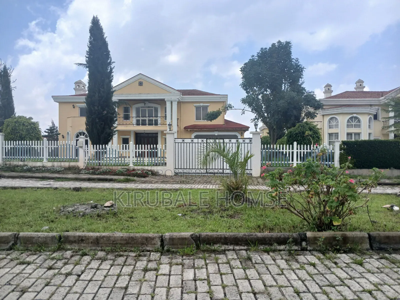 5bdrm Villa in Cccd Compound, Bole for sale