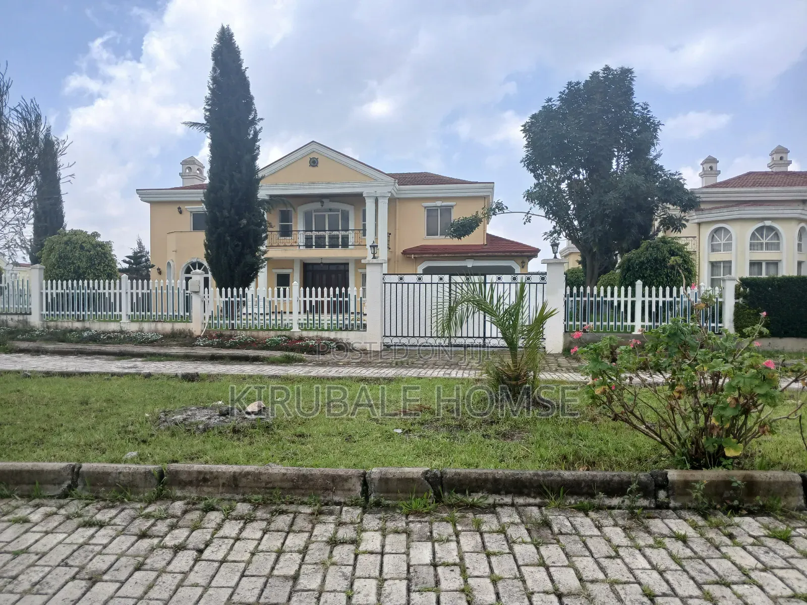 5bdrm Villa in Cccd Compound, Bole for sale