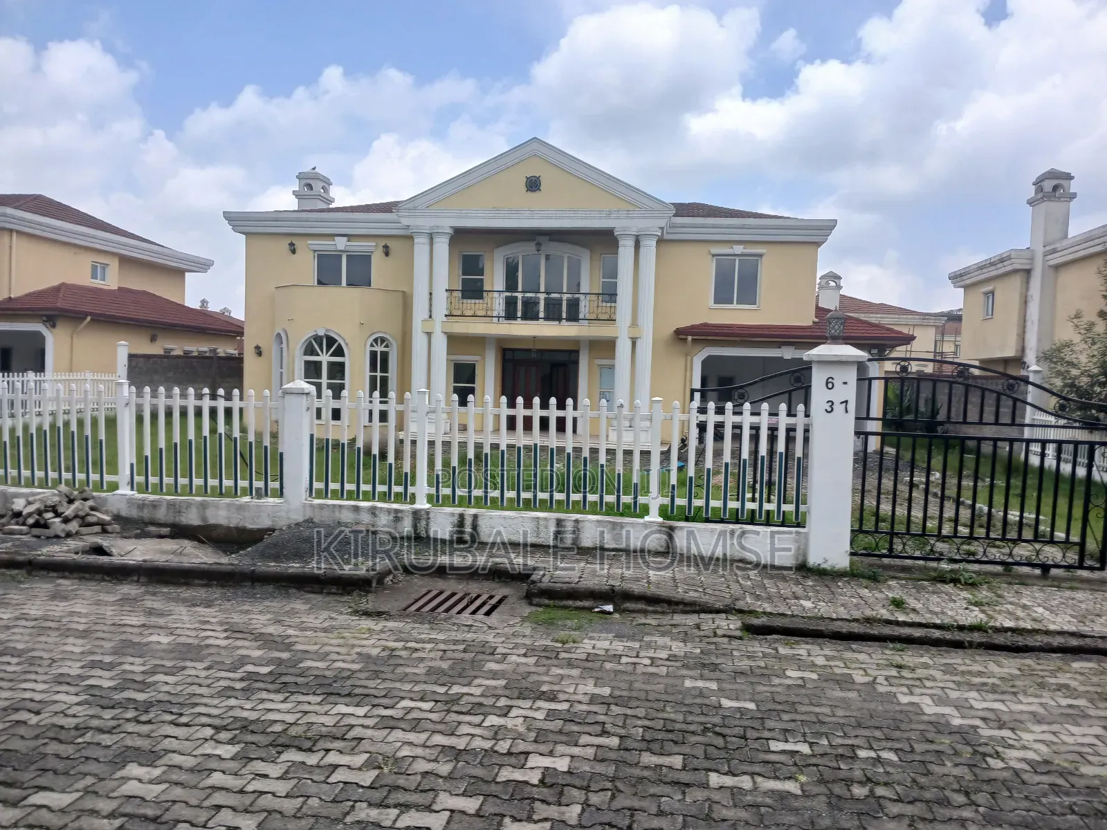 5bdrm Villa in Cccd Compound, Bole for sale