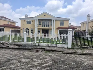 5bdrm Villa in Cccd Compound, Bole for sale