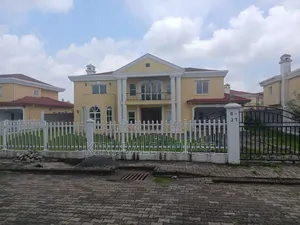 5bdrm Villa in Cccd Compound, Bole for sale