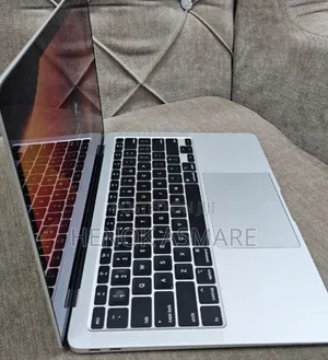 New Laptop Apple MacBook 2020 8GB Intel Core I5 SSD 512GB