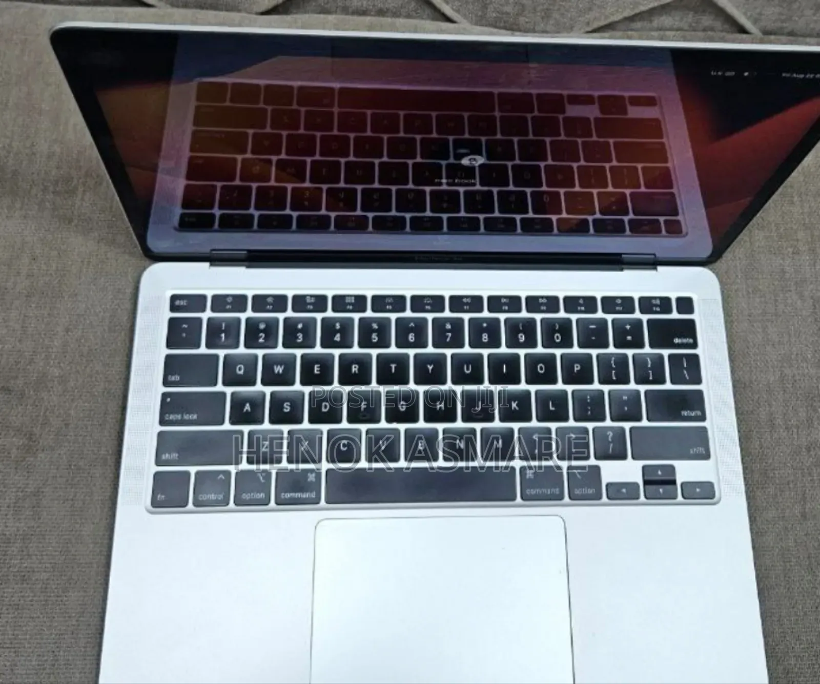 New Laptop Apple MacBook 2020 8GB Intel Core I5 SSD 512GB