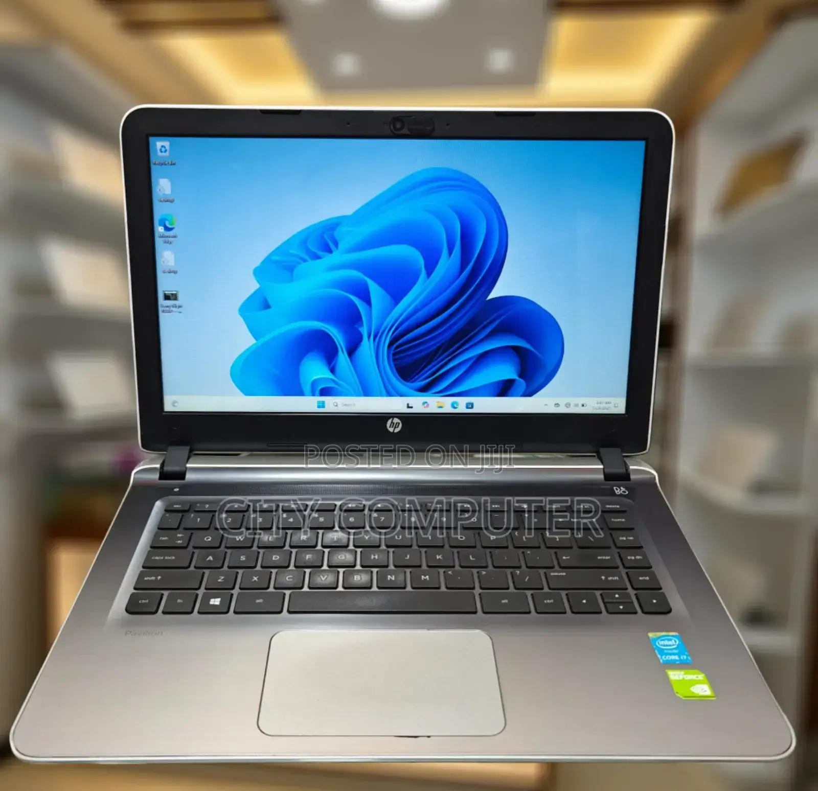 New Laptop HP Pavilion 10 8GB Intel Core I7 SSD 256GB