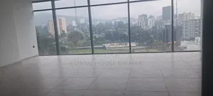 አስቸኳይ የሚከራይ ለካፌ የሚሆን 125sqm ካሳንቺስ አከባቢ