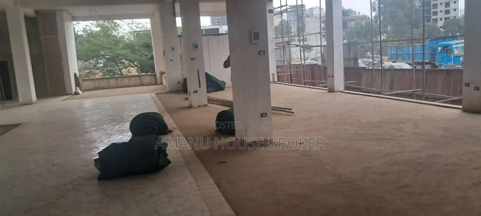 አስቸኳይ የሚከራይ ለካፌ የሚሆን 125sqm ካሳንቺስ አከባቢ