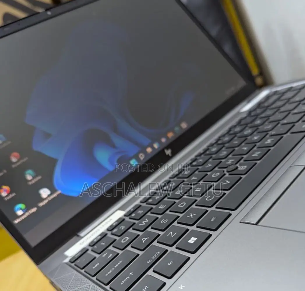 New Laptop HP ZBook Firefly G8 16GB Intel Core I7 SSD 512GB